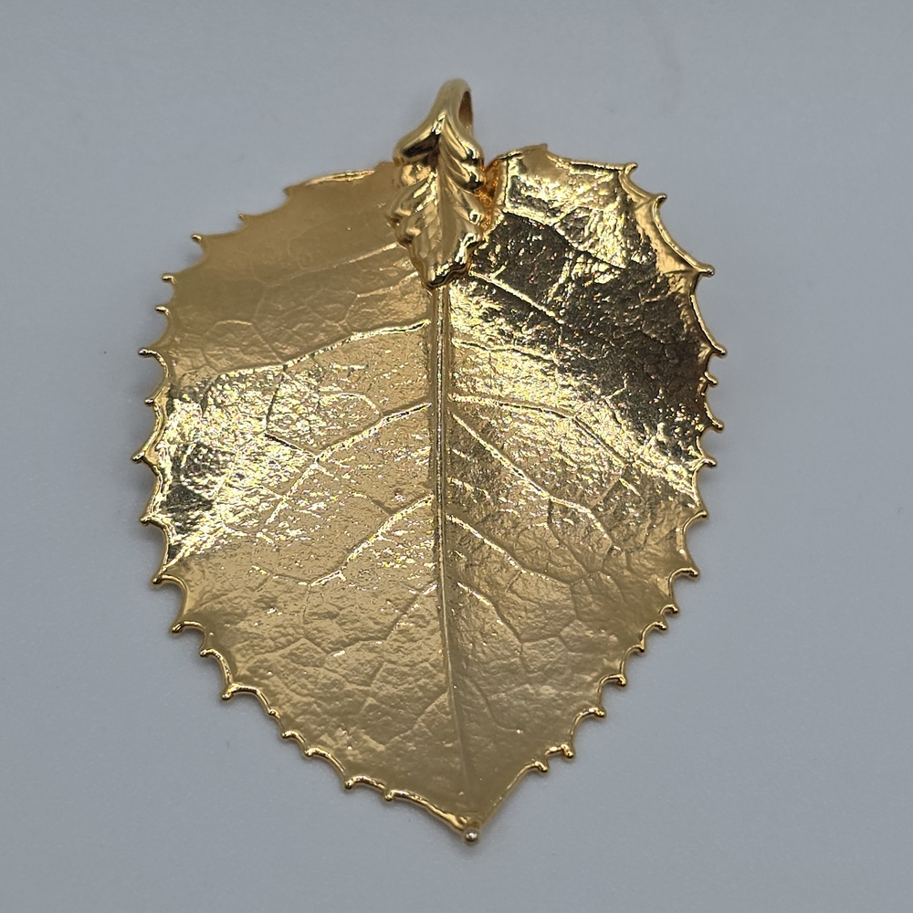 VTG Gold Tone Leaf Textured Pendant Botanical Nature Statement Necklace Charm 2"